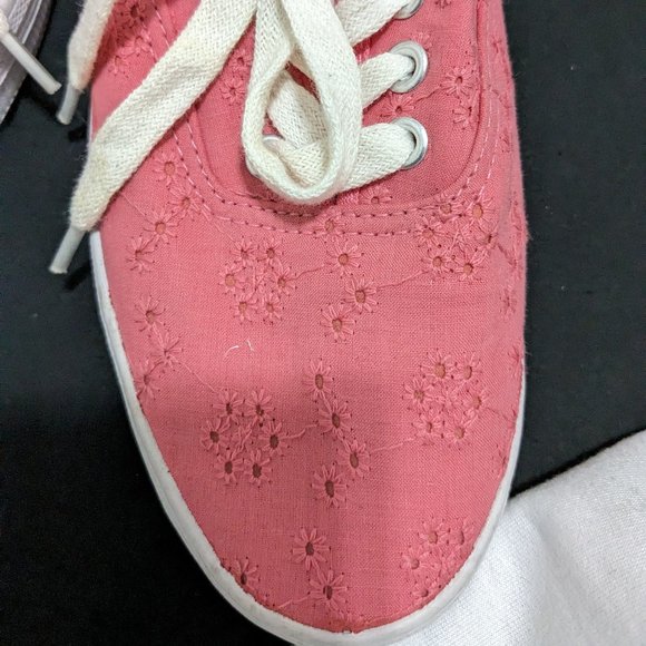 American Eagle by Payless eyelet sneaks size 5.5 - Picture 7 of 7
